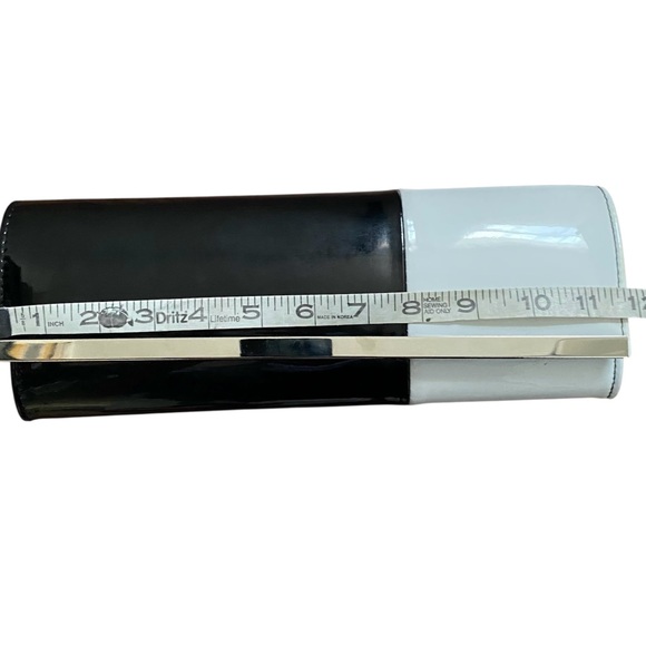 Vintage Fioni Night Vinyl Two-Tone Barrel Clutch Purse Black White - Picture 9 of 9